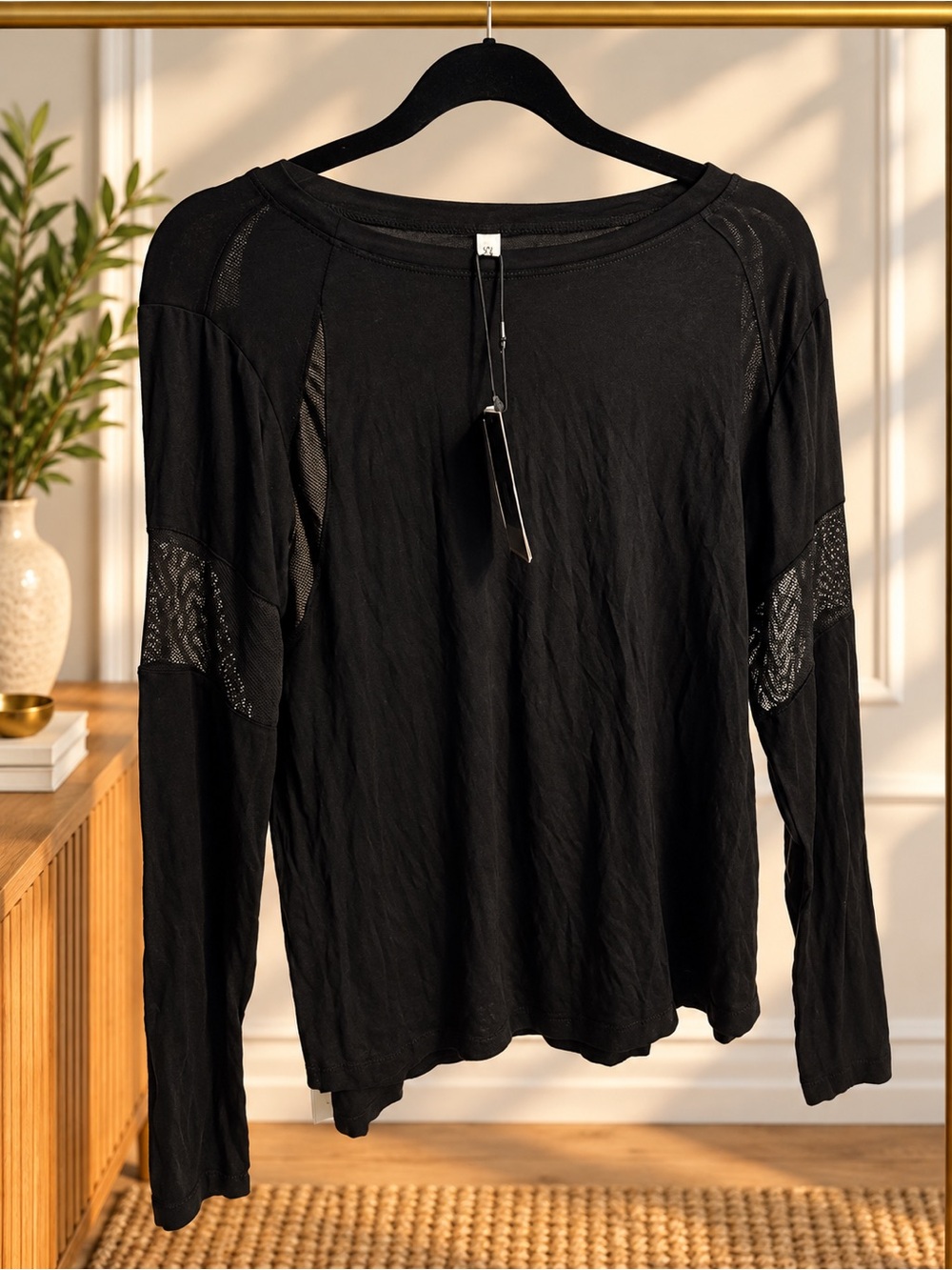 Muzniuer Black Long Sleeve Mesh Panel Top NWT